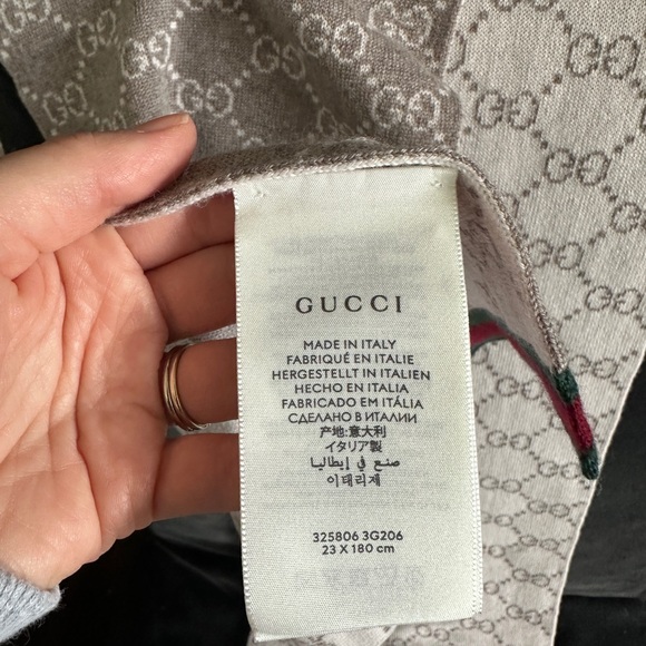 Authentic Gucci Monogram GG wool scarf beige/taupe reversible with stripe trim - Picture 3 of 9